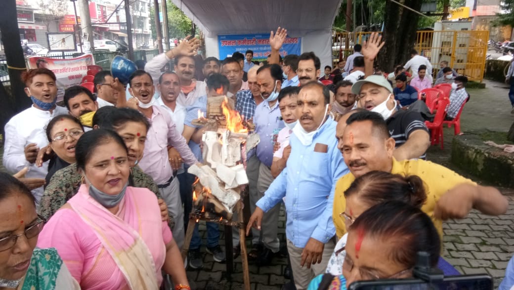 uttarakhand election 2022 : congress protest today against increasing prices of petrol, diesel and LPG
