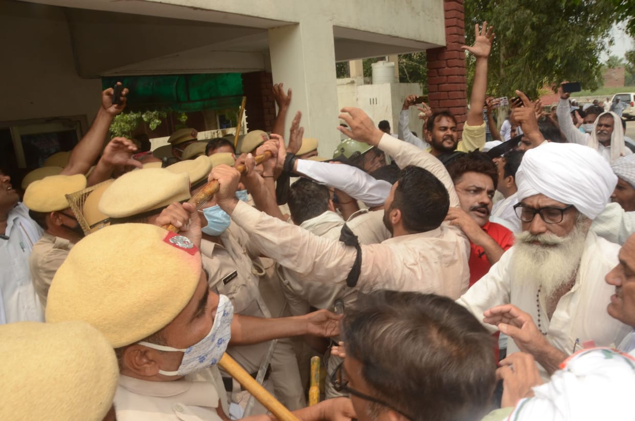The protesters entered inside by breaking the lock of the main gate
