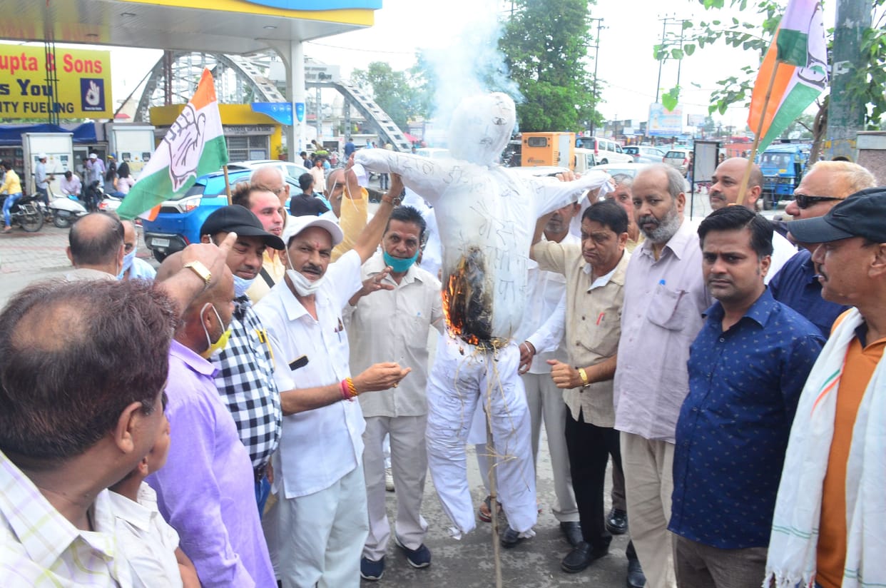 Government's effigy burnt in protest against inflation