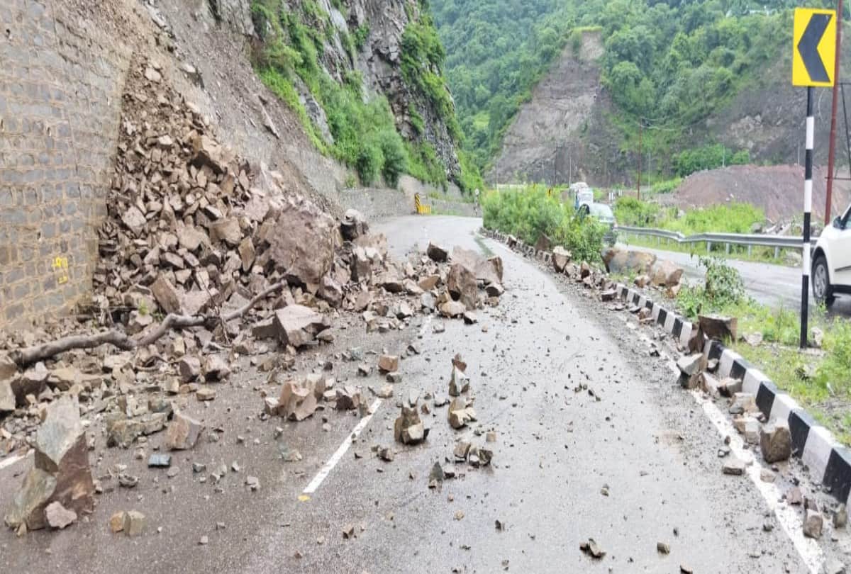 himachal weather live update today: heavy rainfall in state, landslide on Shimla-Kalka highway,vehicles stuck between khad in Hamirpur