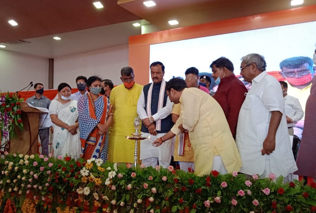 BJP will win 300 seats in Uttar Pradesh in 2022.