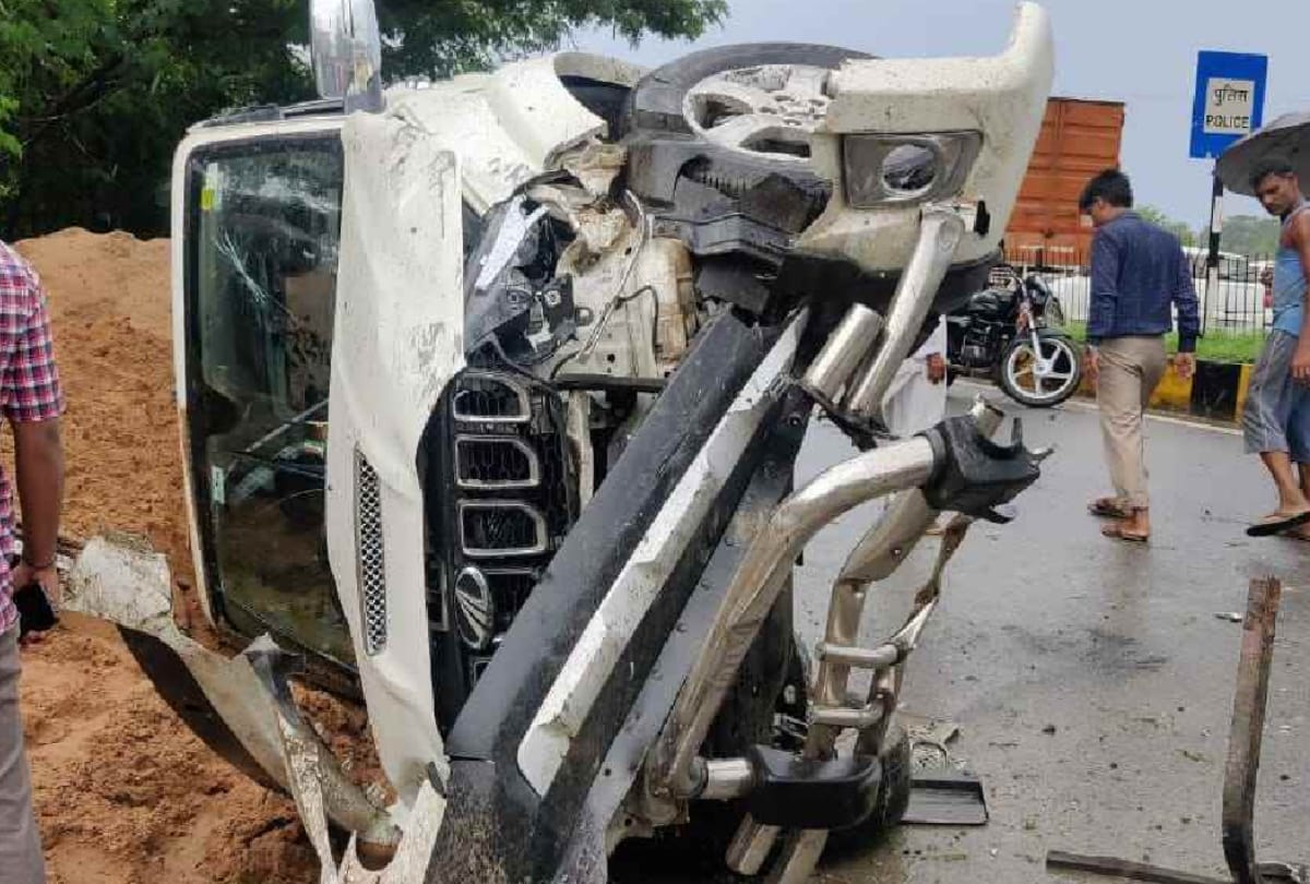 Four people injured after the car overturned on highway