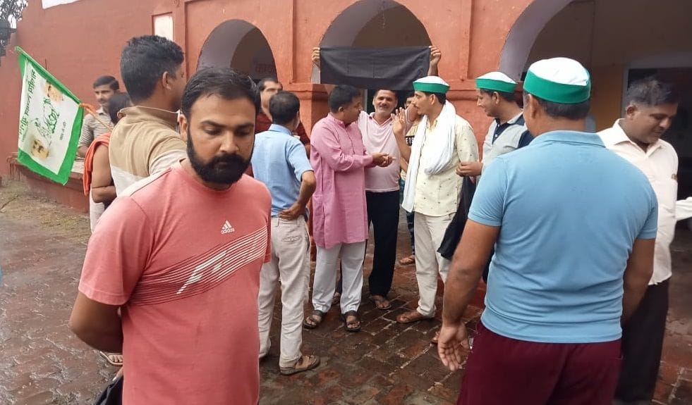 Farmers protest against BJP meeting