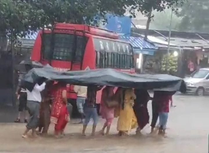 Even rain could not become an obstacle in front of Aastha
