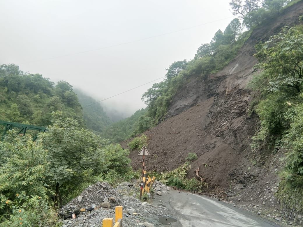 Highway closed due to cracking of Ballianala hills