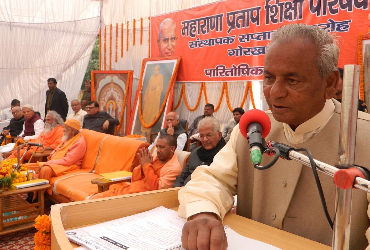 late ex up cm kalyan singh had a deep relationship with gorakshapeeth had special affection with mahant avedyanath