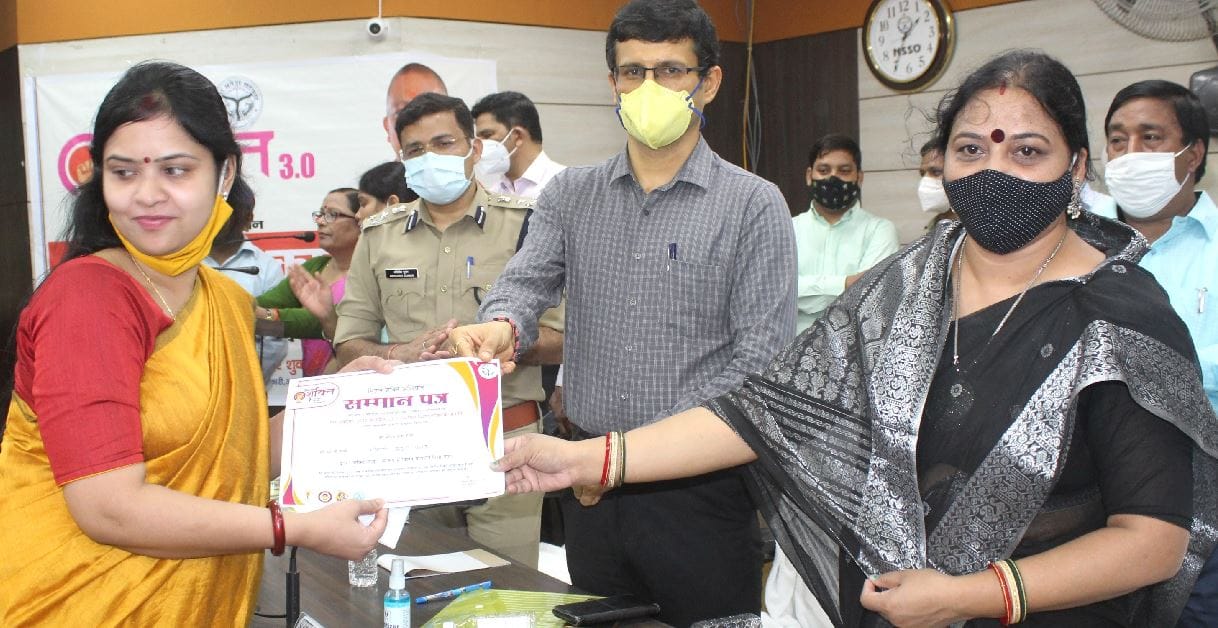 Azamgarh: Third phase of Mission Shakti launched, 75 women honored for excellent work 