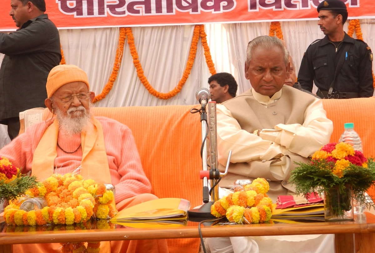 late ex up cm kalyan singh had a deep relationship with gorakshapeeth had special affection with mahant avedyanath