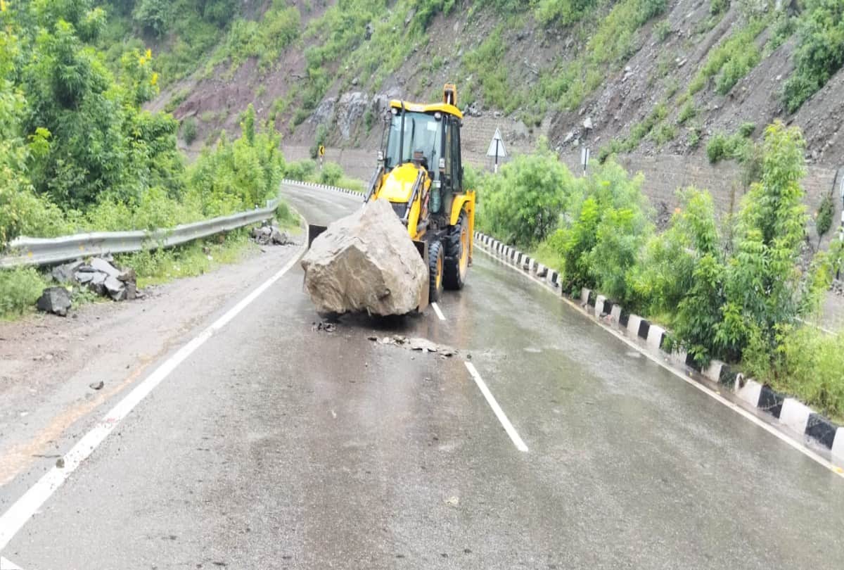 himachal weather live update today: heavy rainfall in state, landslide on Shimla-Kalka highway,vehicles stuck between khad in Hamirpur