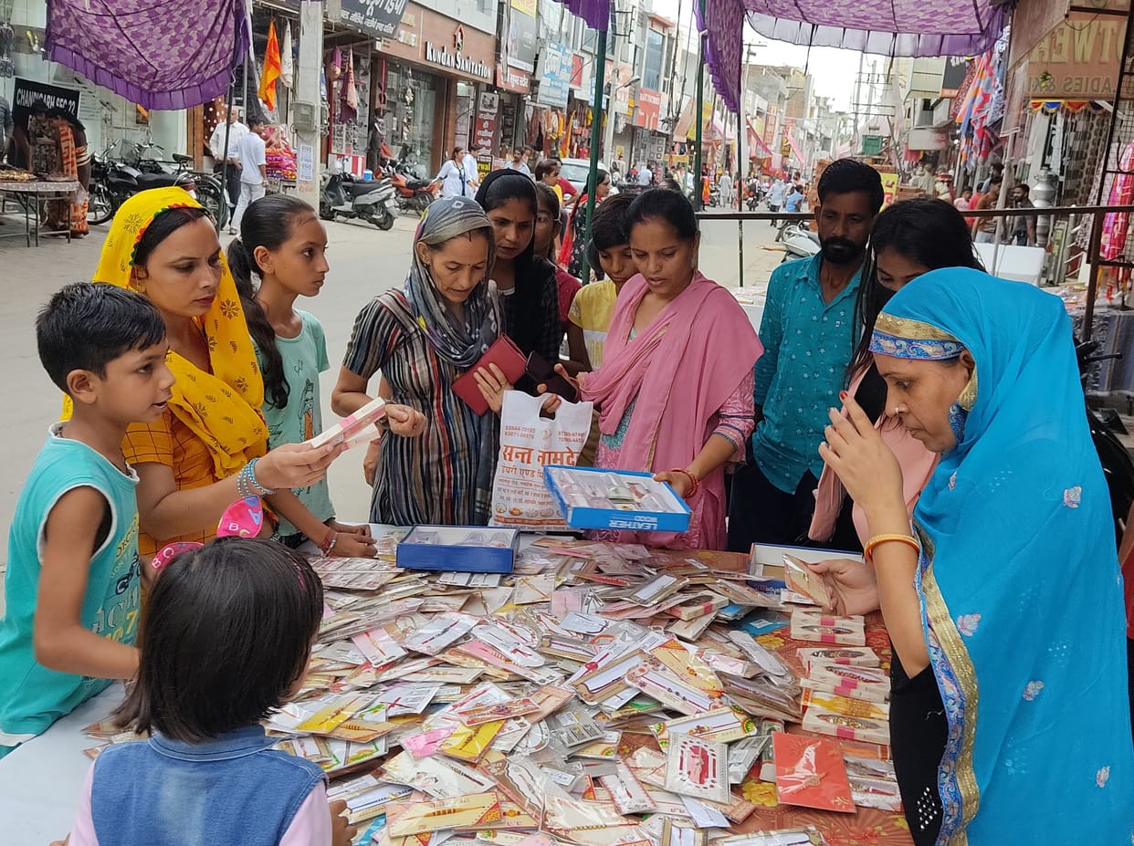 On Raksha Bandhan, there is commotion in the markets, happiness shopkeepers