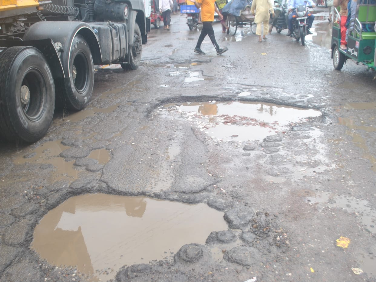 From the contact roads of the district to the highway in the rain, it is bad