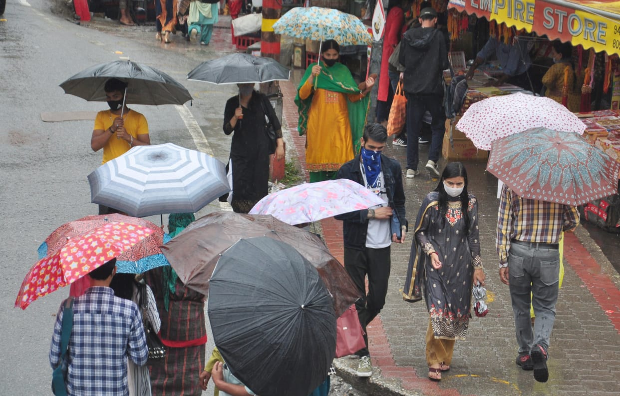 Landslides, ten roads closed due to rain in Kullu district