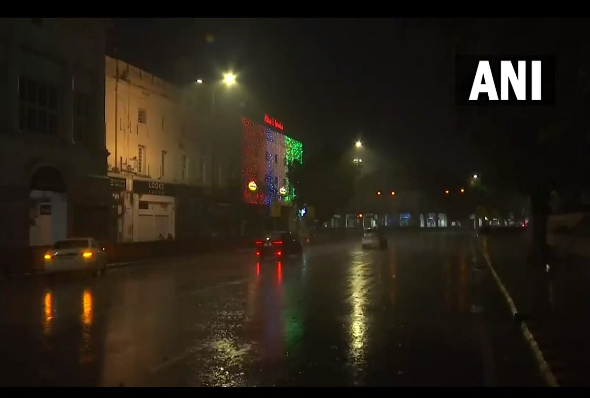 Delhi NCR Rain: Heavy Rain Leads to Waterlogging in Many Areas, Traffic Movement Closed On Many Routes