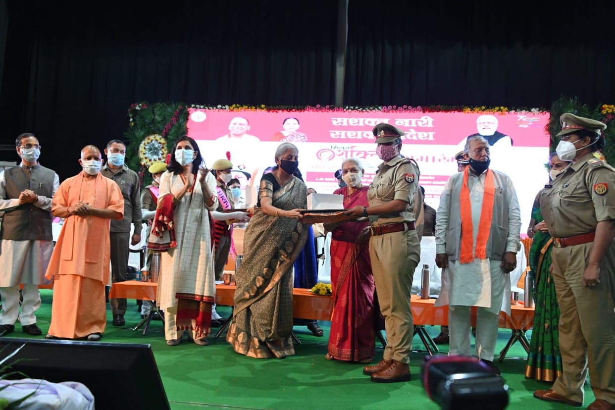 etawah news,Inspector Yashoda Rani honored for finding three sisters