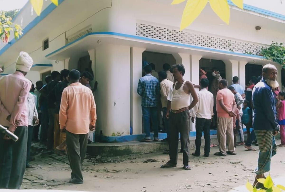 A man murdered his father in Jalalpur Ambedkarnagar.