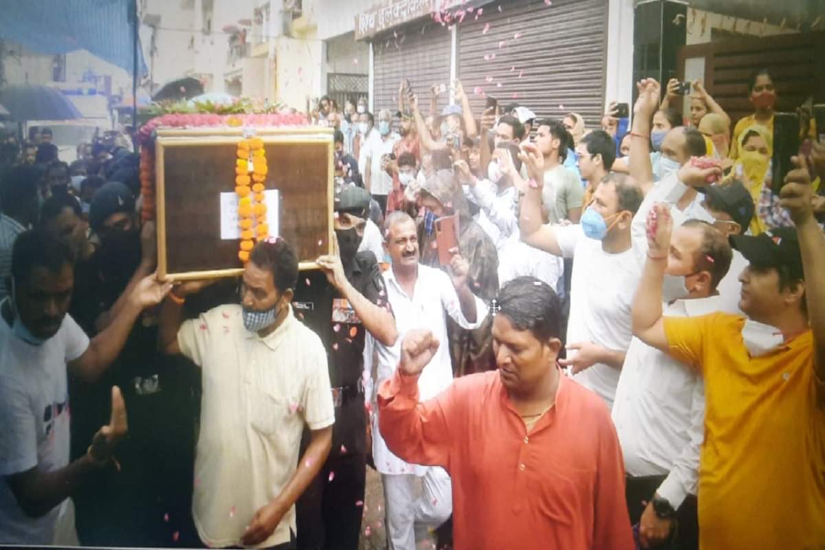 UP News: Army officer Ram Singh was cremated at Surajkund crematorium in Meerut and see photos