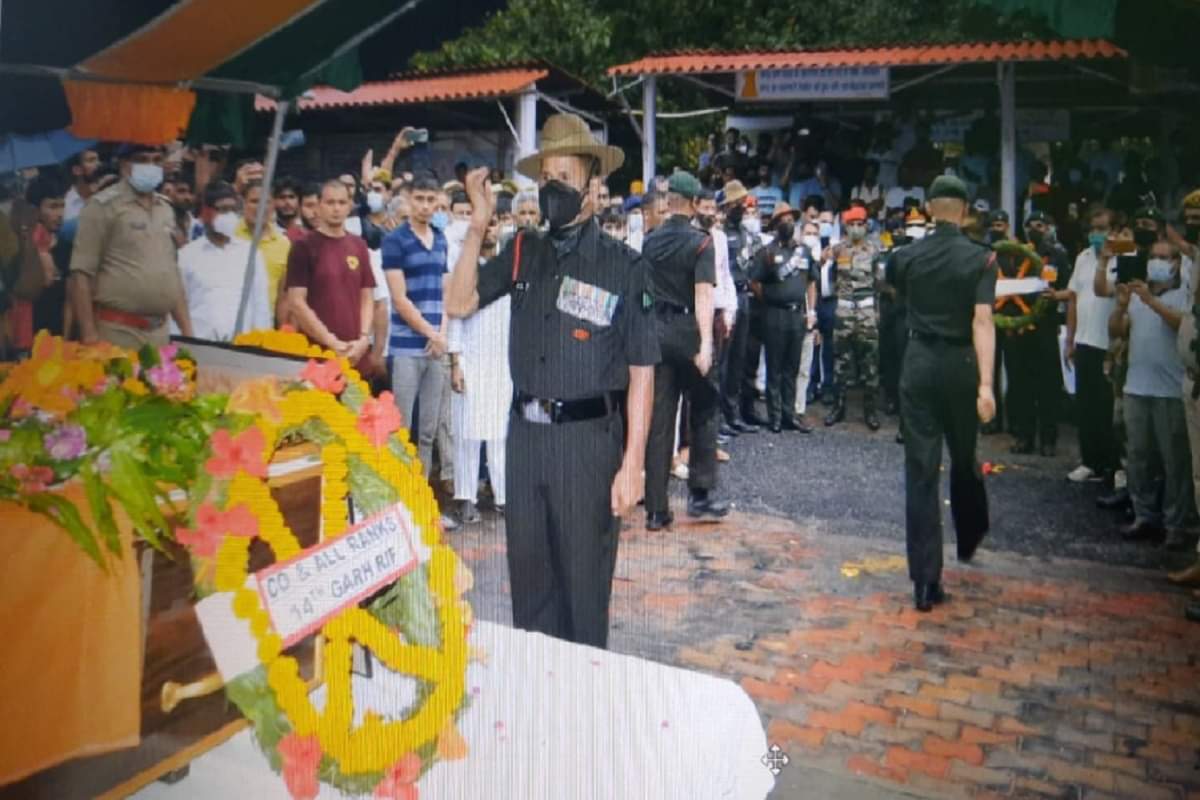 UP News: Army officer Ram Singh was cremated at Surajkund crematorium in Meerut and see photos