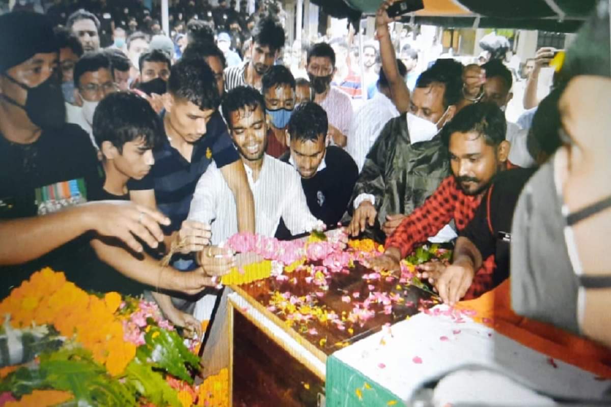 UP News: Army officer Ram Singh was cremated at Surajkund crematorium in Meerut and see photos