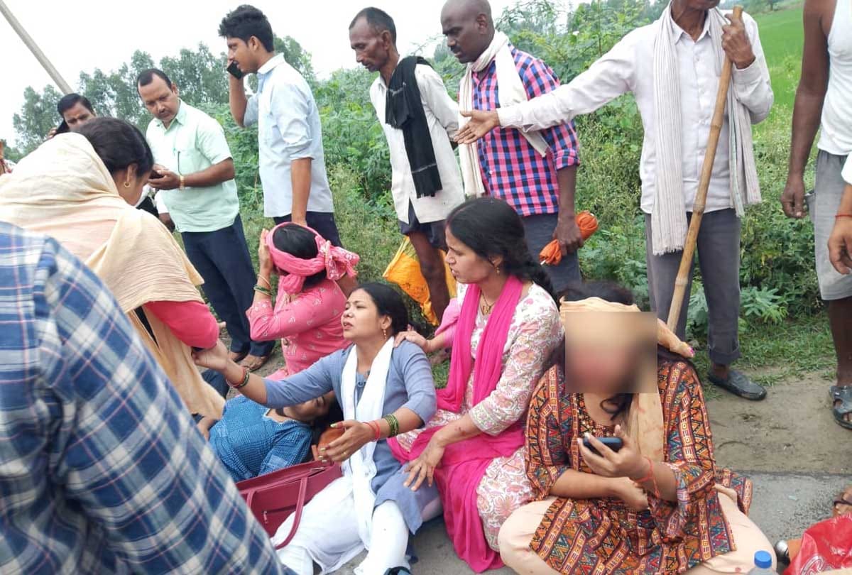 UP: School van damaged, 5 teachers injured due to collision with dumper in Unnao