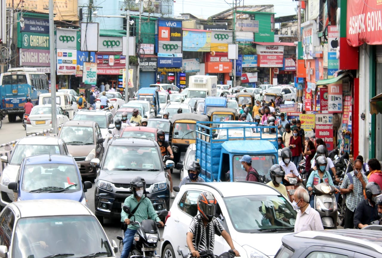 Raksha Bandhan 2021 : rush in dehradun market for shopping, watch photos