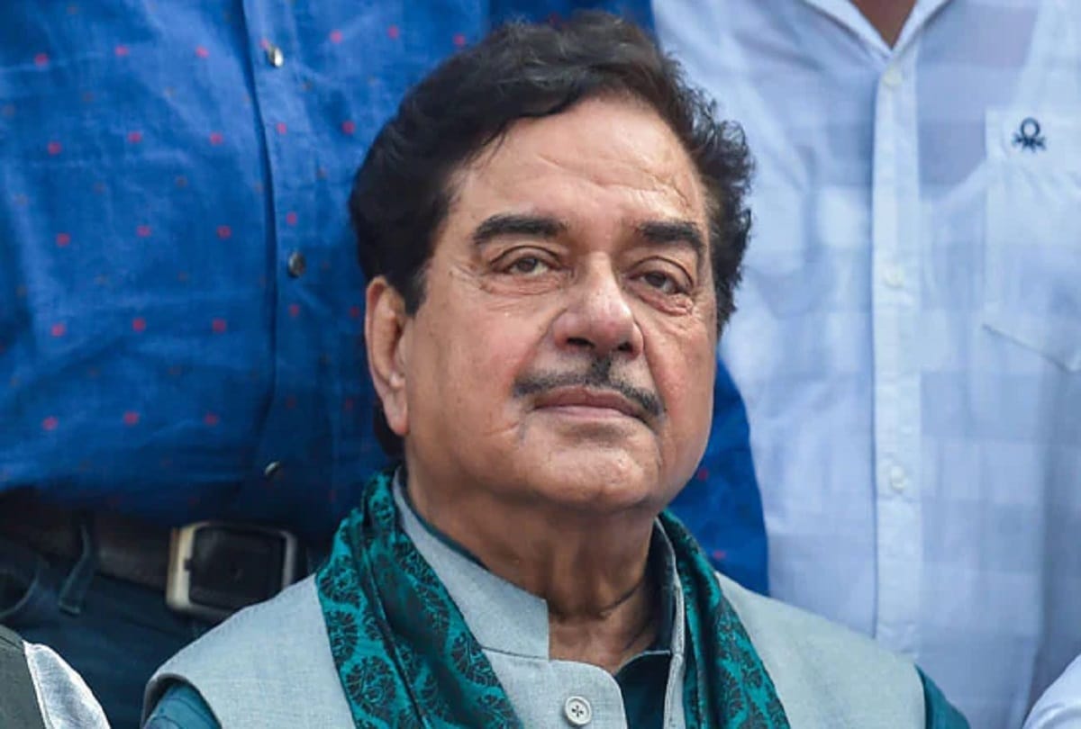 Shatrughan Sinha Twitter account gets hacked renamed as Elon Musk