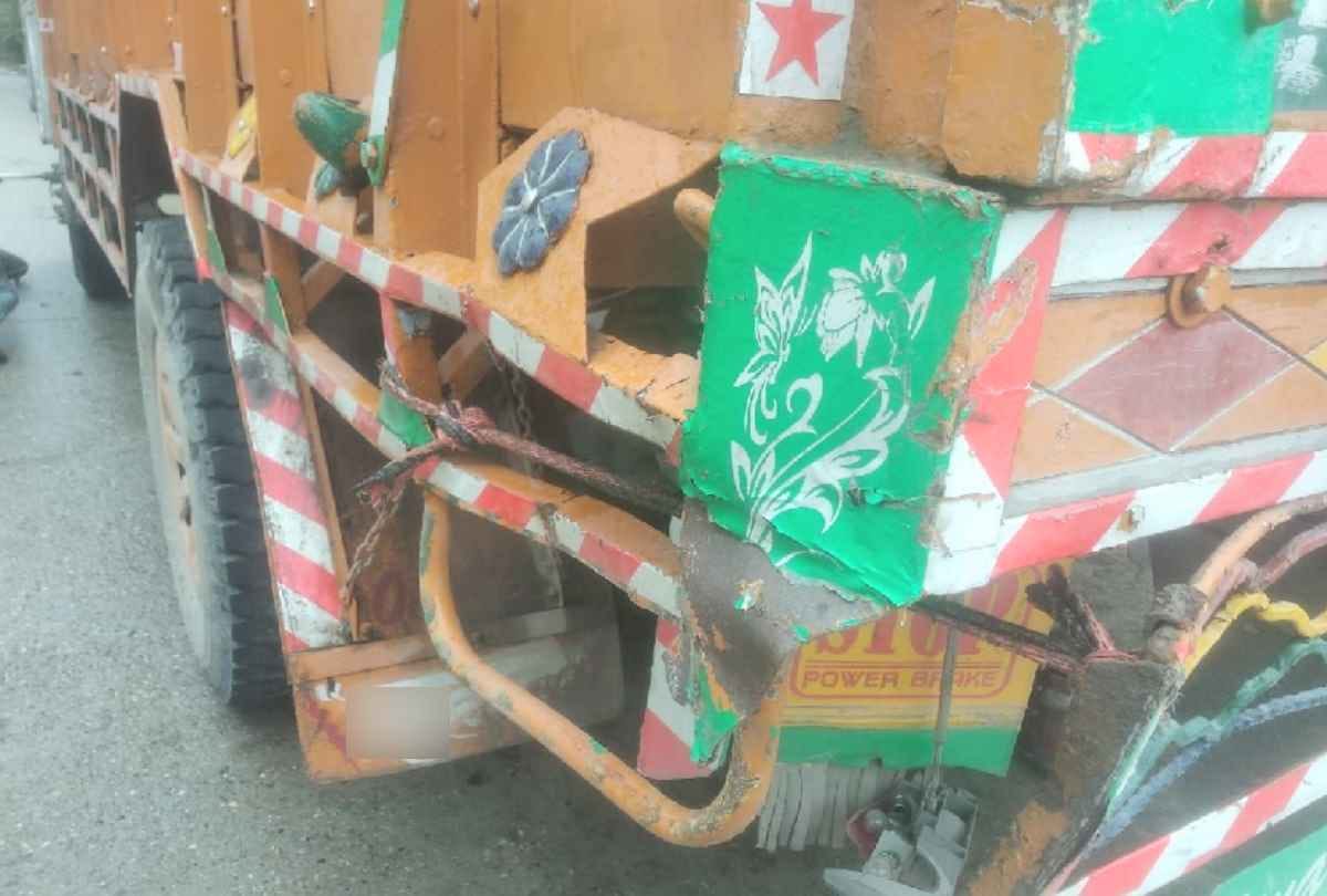 Pratapgarh: Two trucks including stolen truck recovered, two trucks running on one registration