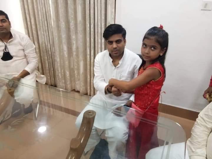 etawah news,Akhilesh celebrated Rakshabandhan among loved ones