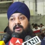 भारत पहुंचने के बाद भावुक हो गए अफगानिस्तान के सिख सांसद नरेंद्र सिंह खालसा।