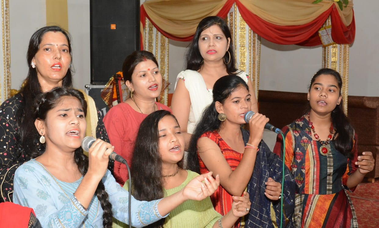 Students spread the magic of voice