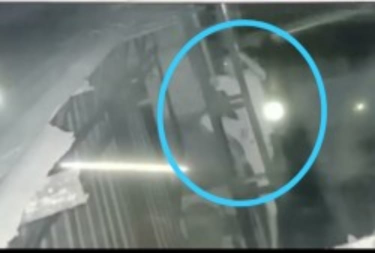 Angry youth set fire to factory for refusing to give employment, goods worth 50 lakhs burnt to ashes