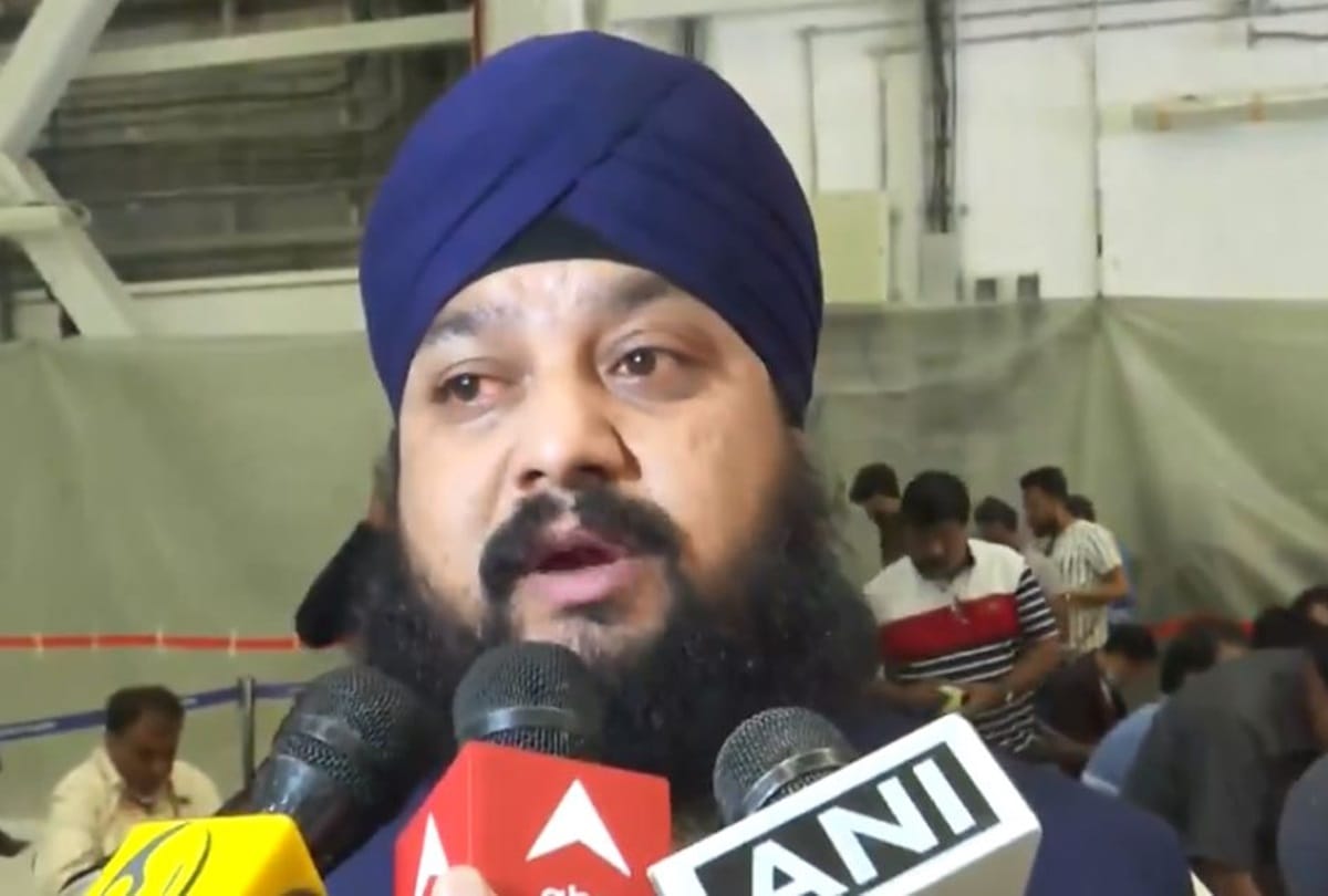 Afghanistan Sikh MP Narender Singh Khalsa rescued by IAF C-17 Aircraft cries in front of Camera says Everything built in 20 years finished in Taliban rule
