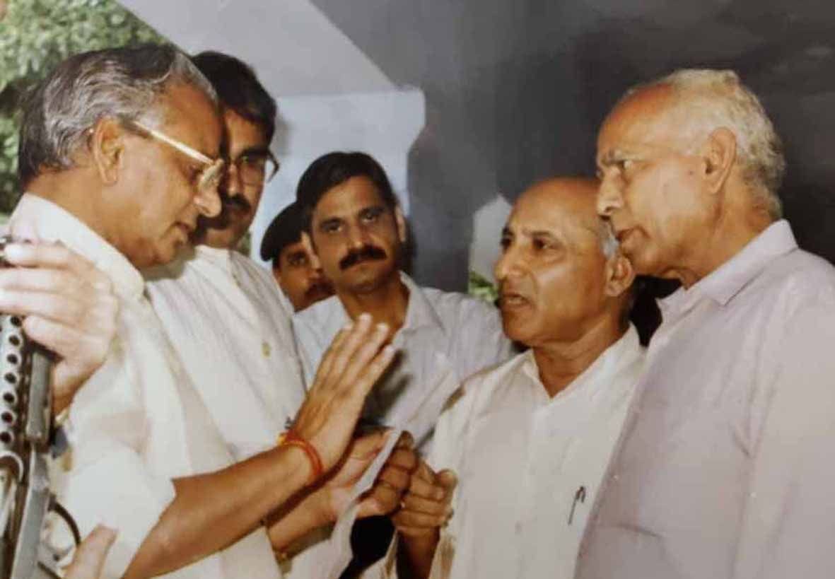 Aligarh: Kalyan went to the conference with a bicycle on rent
