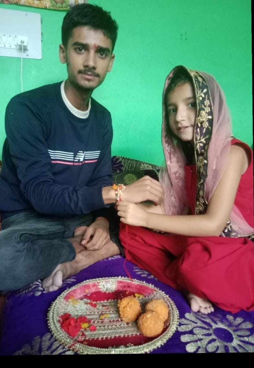 Sisters tied the strings of protection, brothers gave attractive gifts, Rakshabandhan festival celebrated with pomp on Sunday in different areas of district Chamba