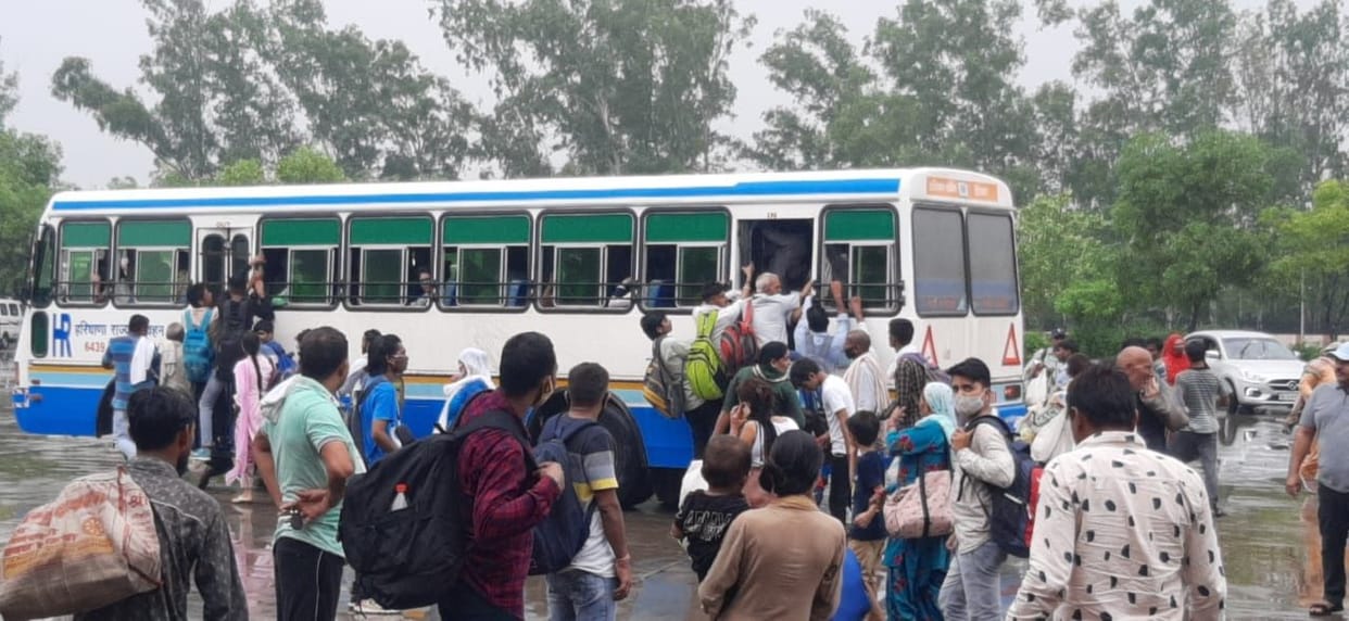 jhajjar bahadurgarh news,Private bus operators charge fare from women and children on Rakshabandhan