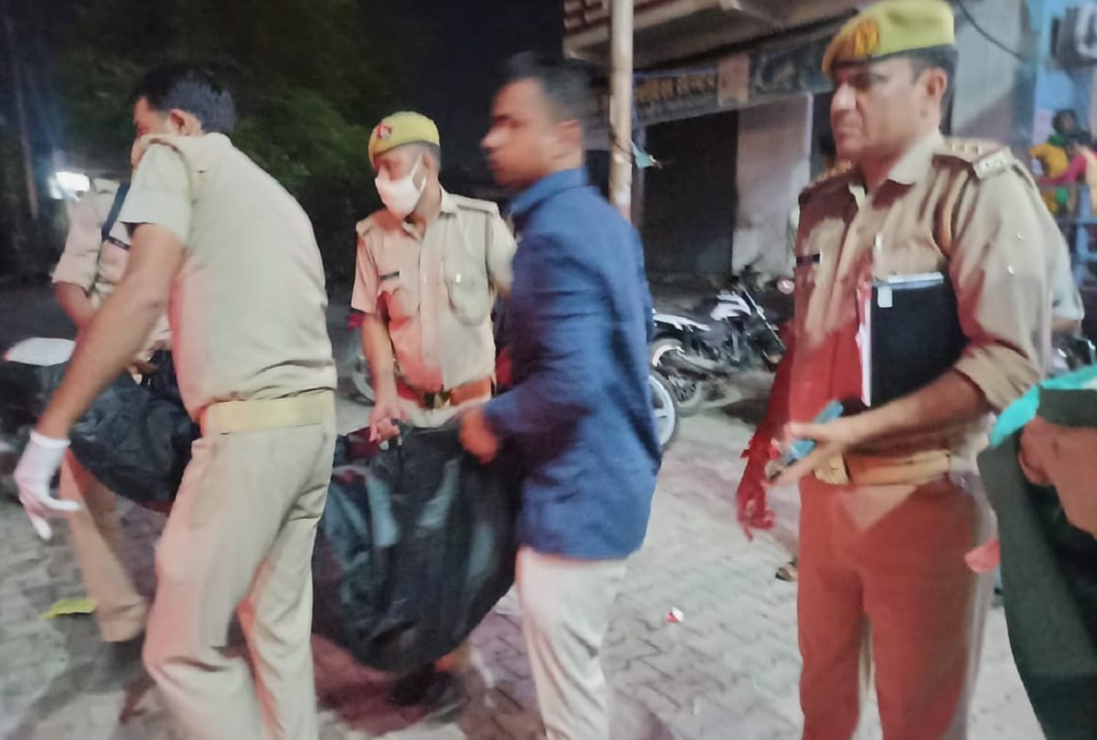 Woman and three-year-old daughter died going to tie rakhi husband and son condition critical Big accident