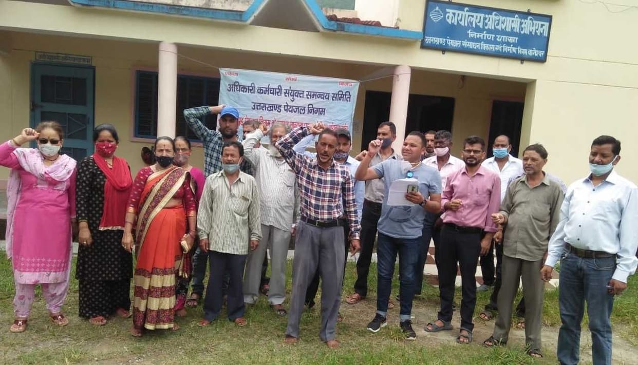 Drinking water workers demonstrated for integration