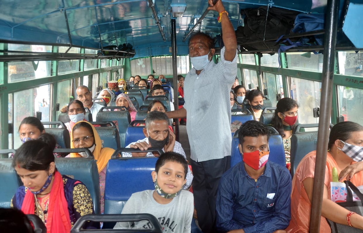 Buses were crowded on Rakshabandhan, local passengers did not sit in private buses