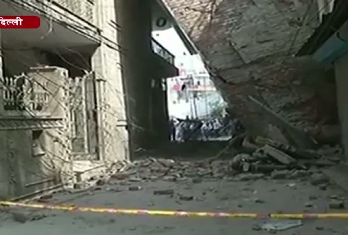 Part of roof of factory collapsed in Wazirpur industrial area in delhi