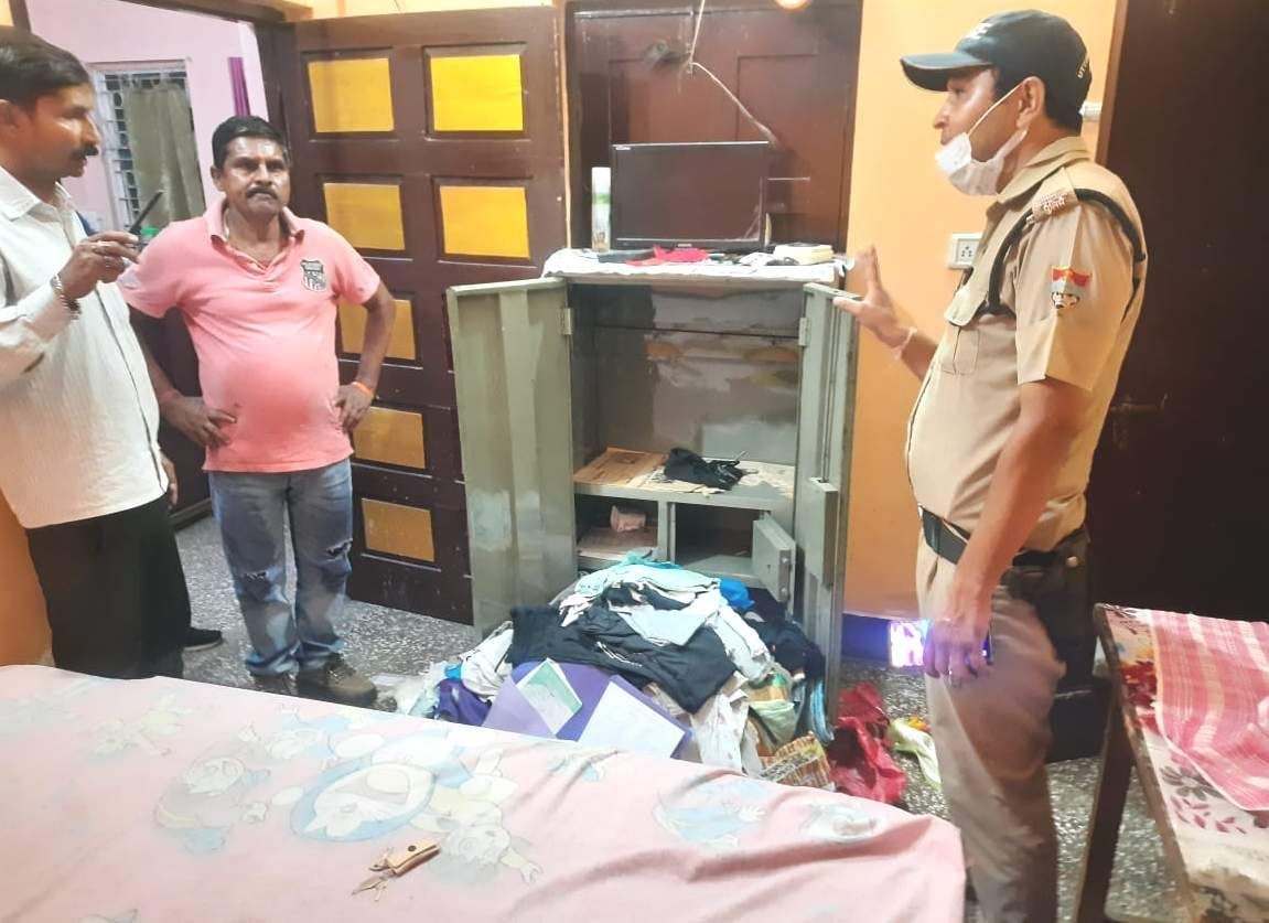 Lakhs stolen from closed house