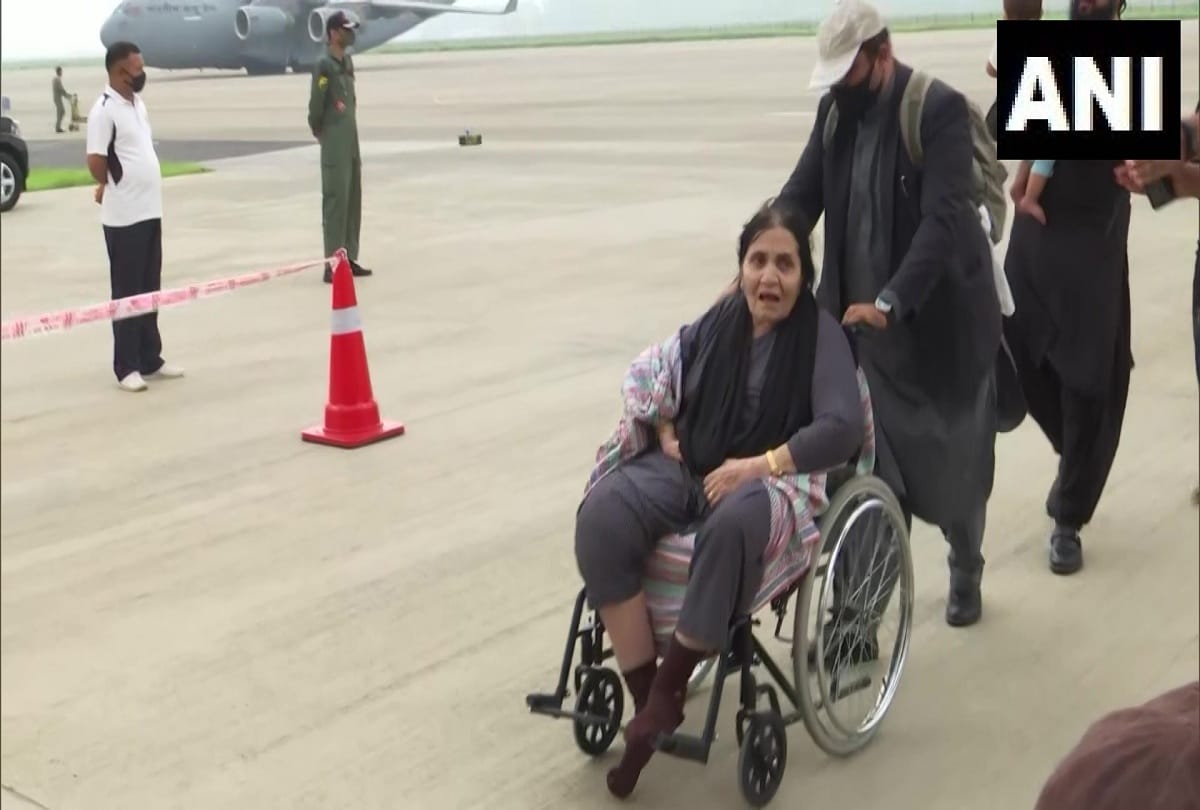 afghanistan crisis 168 passengers including 107 Indian nationals arrive at Hindon IAF base in Ghaziabad from Kabul