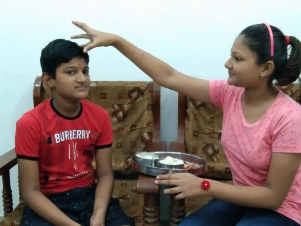 Sisters tied the rakshasutra to their brother, wishing them happiness and prosperity