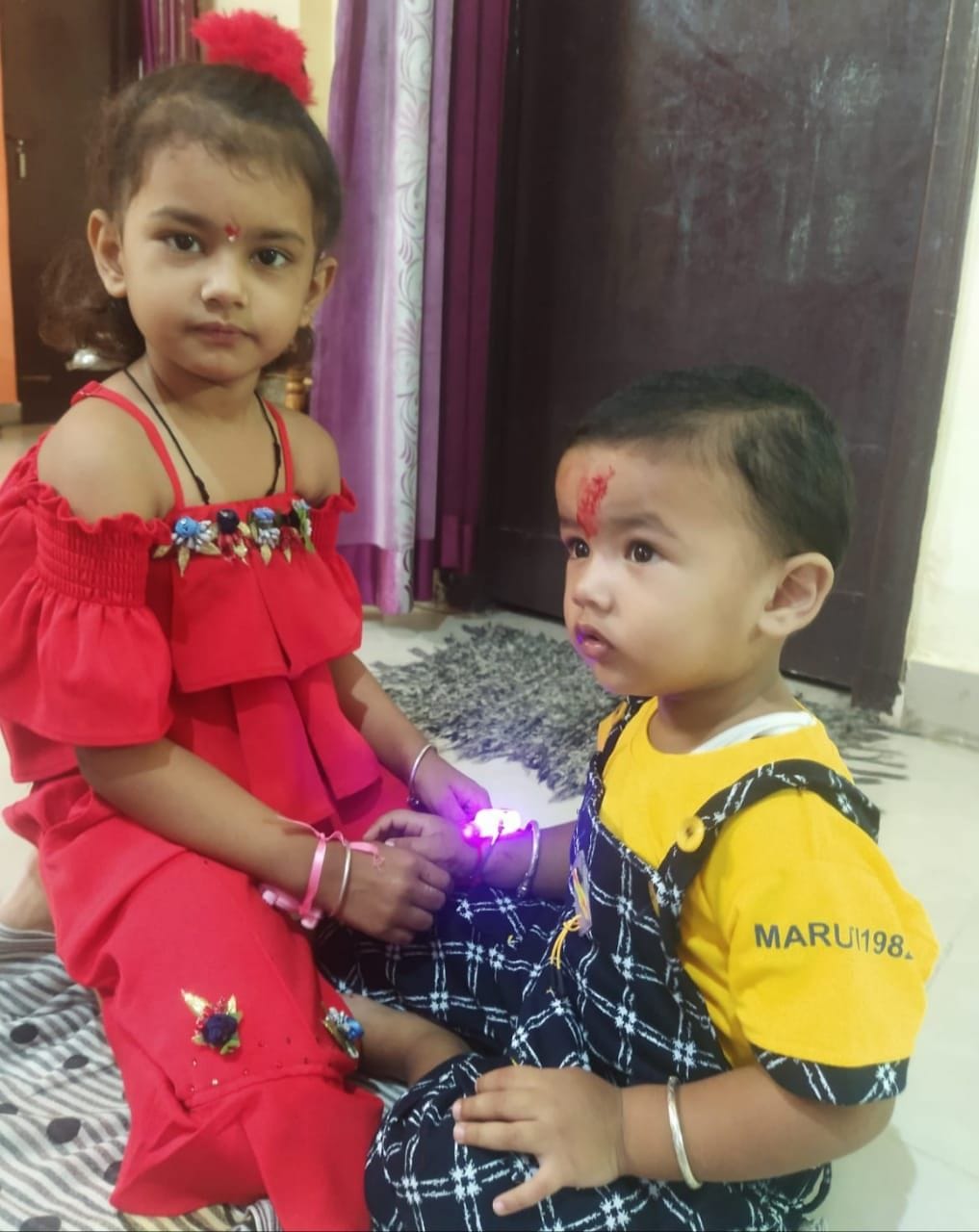 Rakshabandhan: Sisters ask for the long life of brothers by tying the thread of protection
