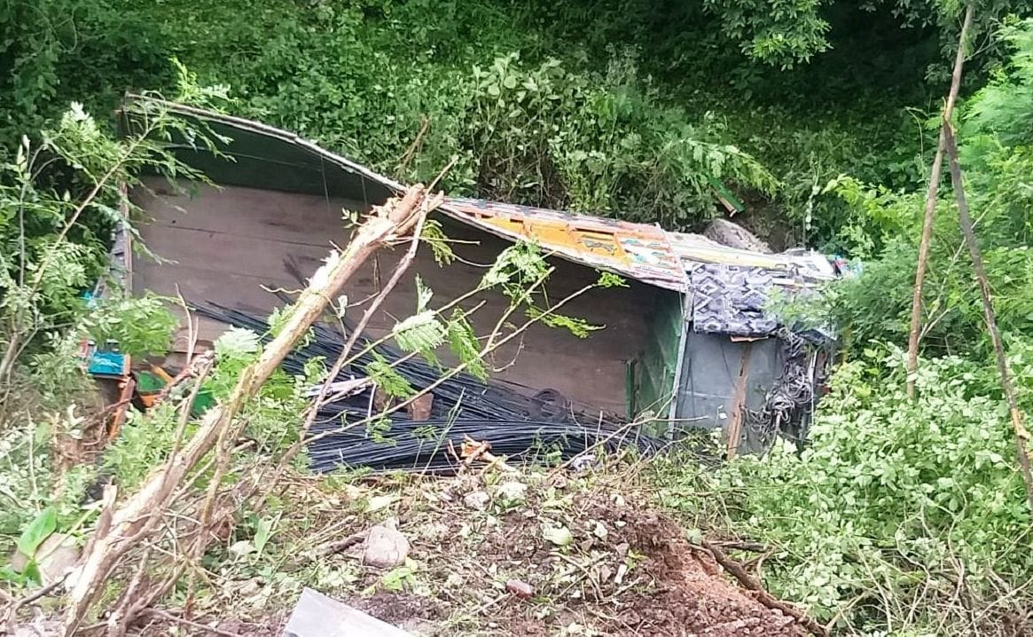 Truck fell into a ditch in Kangu, driver dies