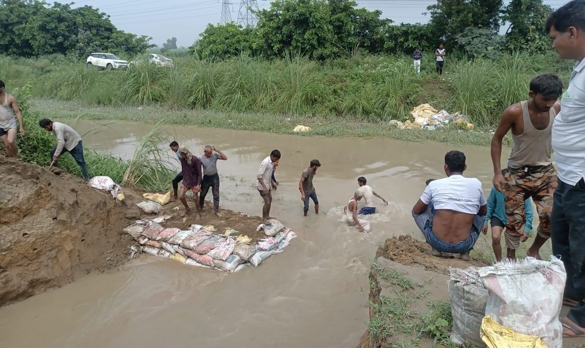 Crops submerged due to derailment of Eastern Yamuna canal