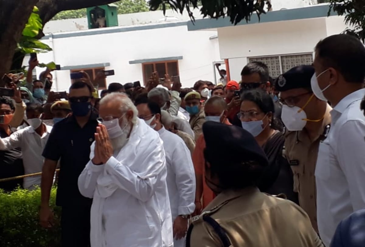 Prime minister Narendra Modi paid tribute to Kalyan Singh.