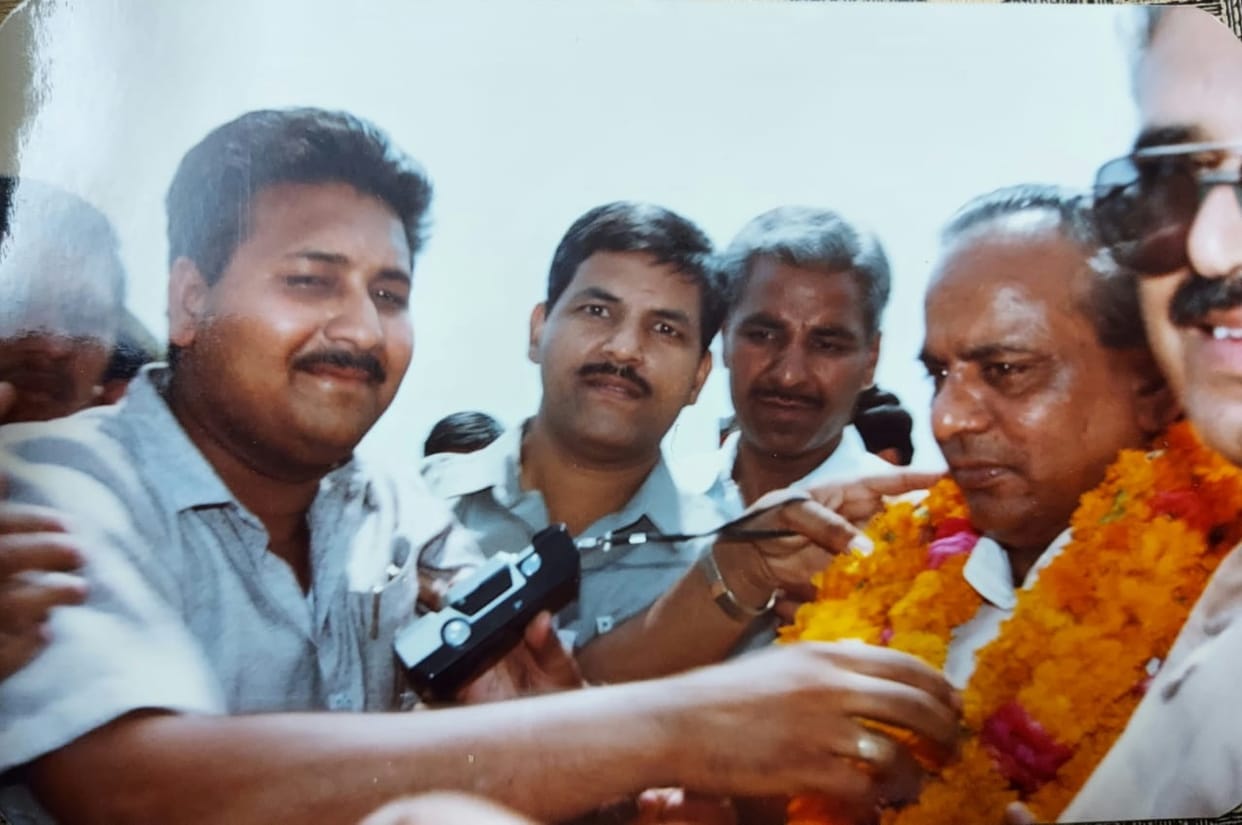 up Former CM Kalyan Singh  ended  movement of No water  no tax in varanasi
