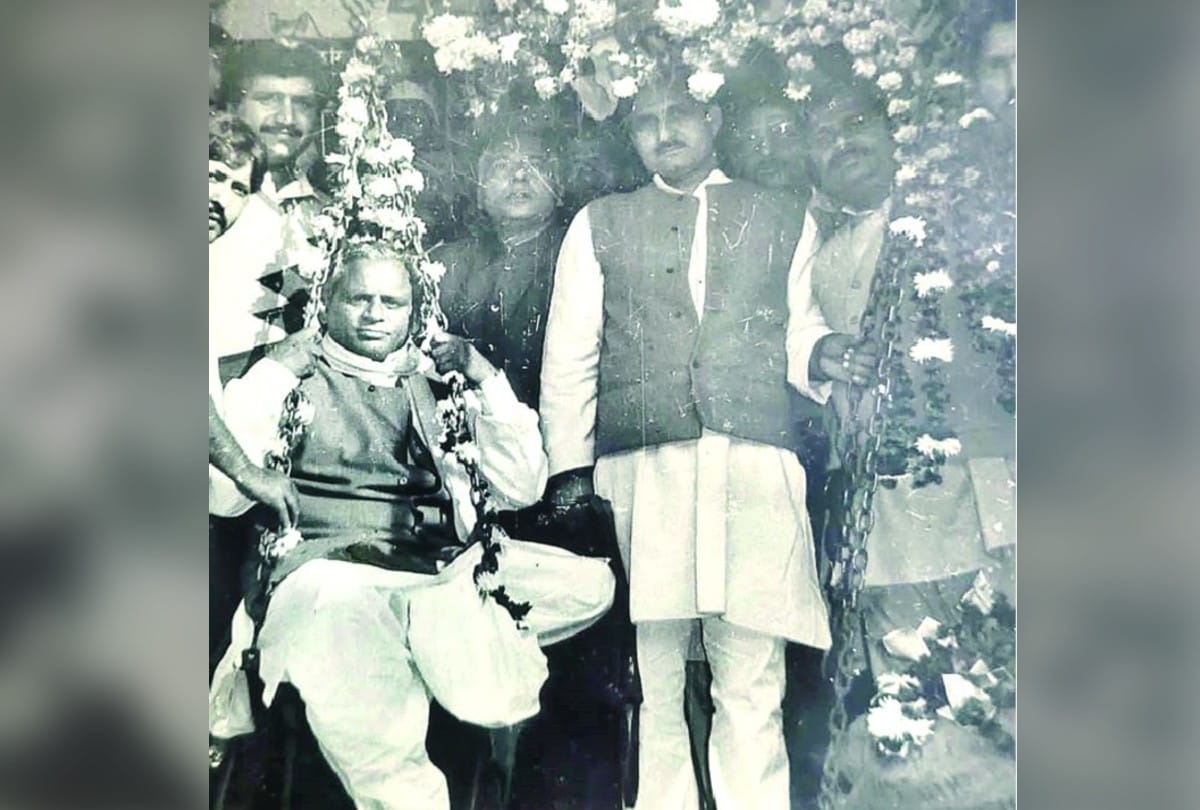 kalyan singh news: Kalyan Singh was weighed with coins in Agra