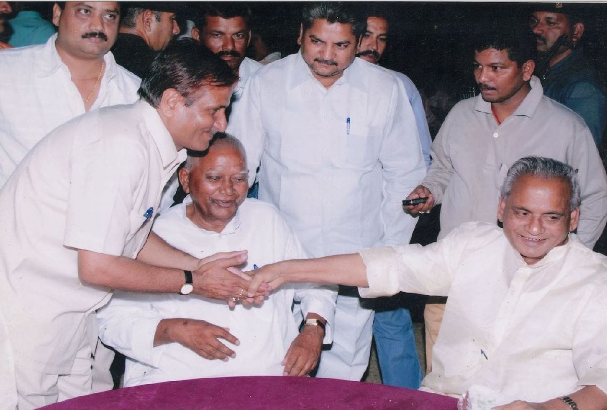 kalyan singh news: Kalyan Singh was weighed with coins in Agra