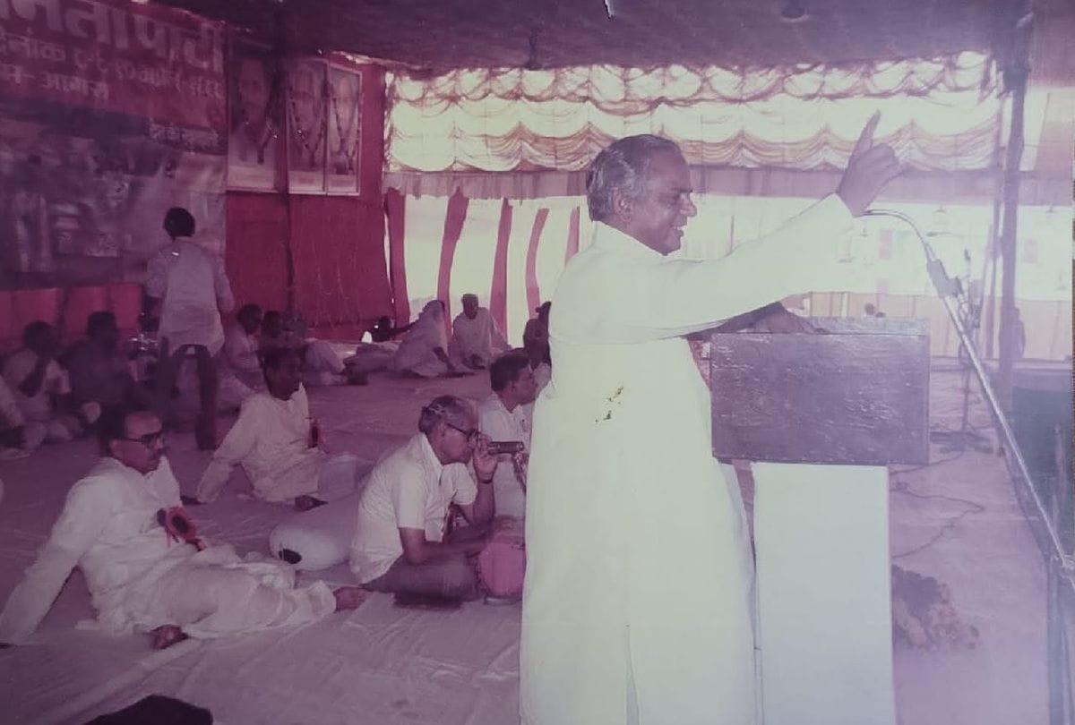 kalyan singh news: Kalyan Singh was weighed with coins in Agra