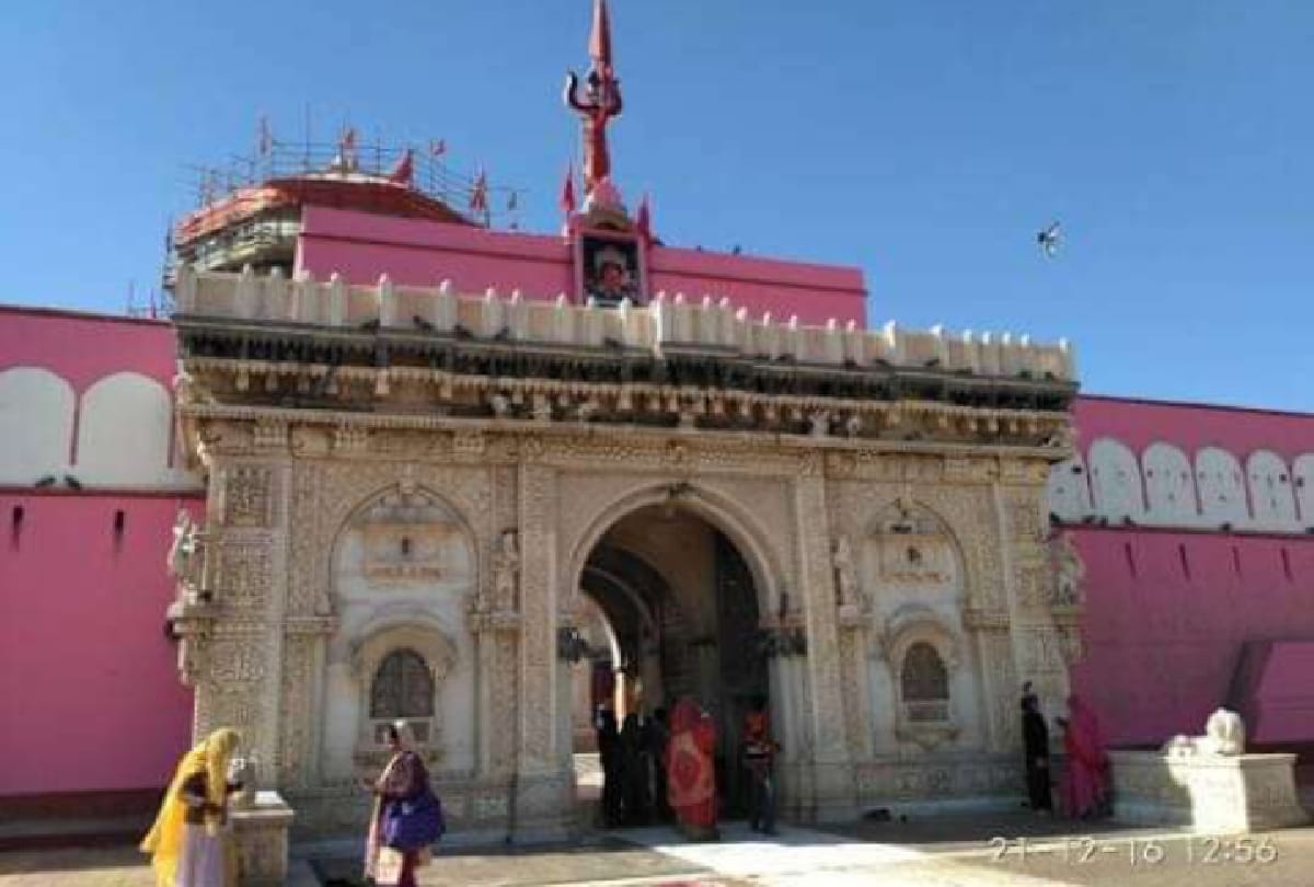 Interesting Story of Karni Mata Mandir in Rajasthan Where more then 25 thousand rats